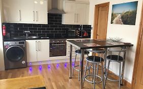 Ground Floor 2 Bed Apartment In Central Location With Private Access To 7 Miles Of Sandy Beach